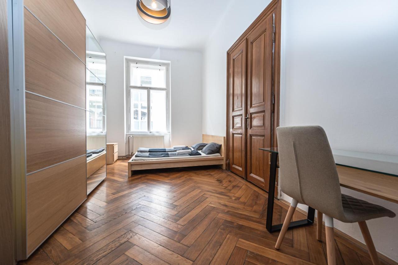 New Town Central Apartment Прага Екстериор снимка
