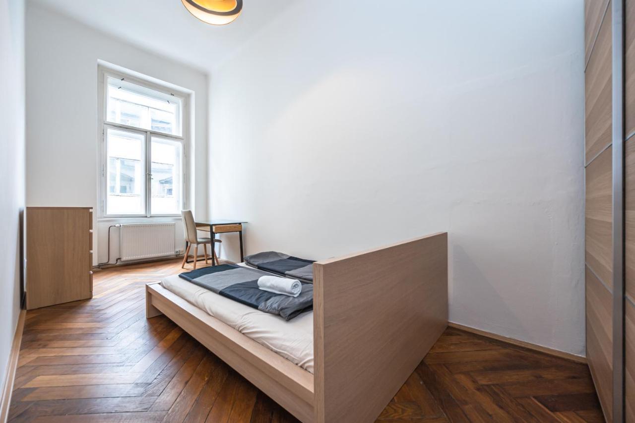 New Town Central Apartment Прага Екстериор снимка