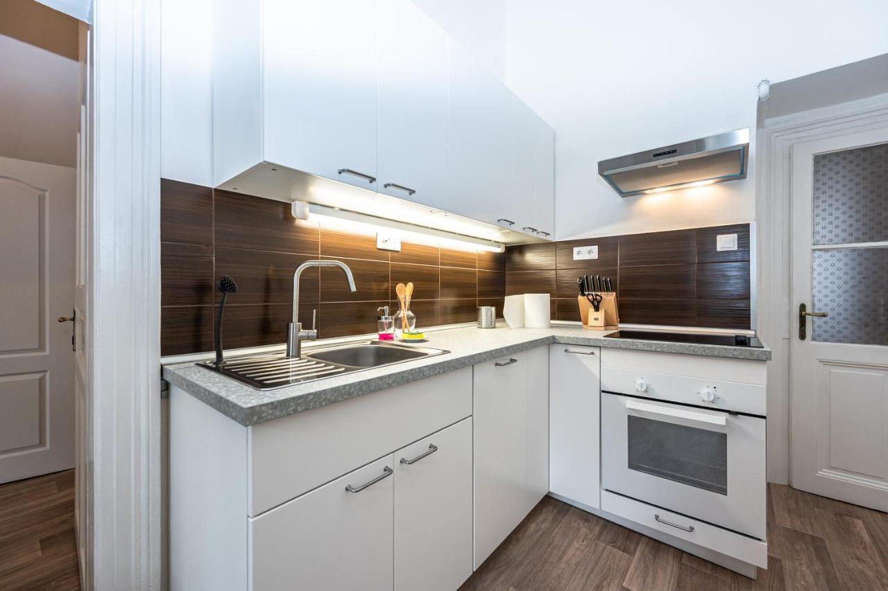 New Town Central Apartment Прага Екстериор снимка