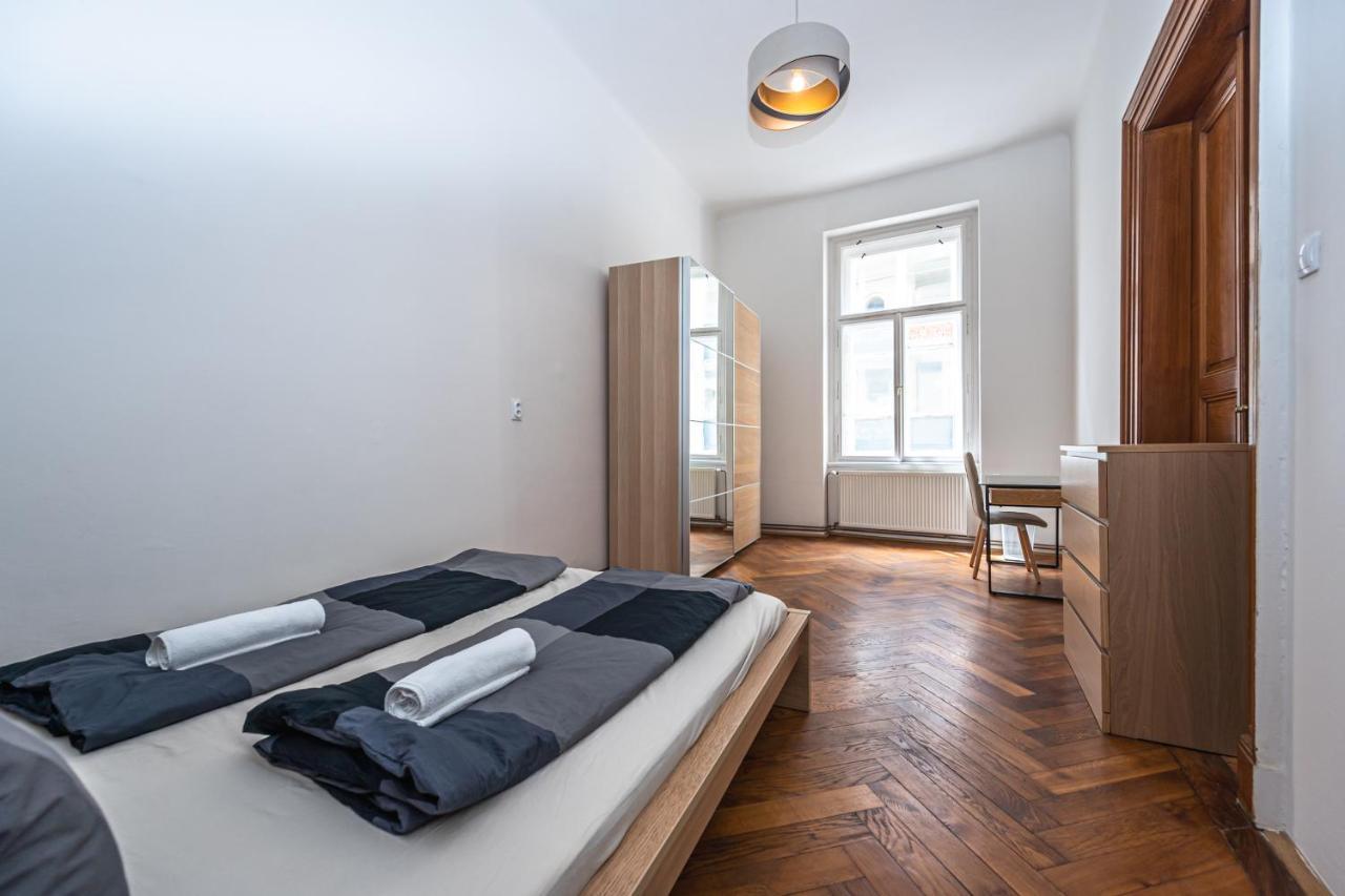 New Town Central Apartment Прага Екстериор снимка
